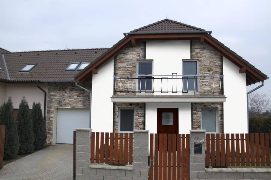 NNávrh fasády s kamenným obkladem - varianta 3