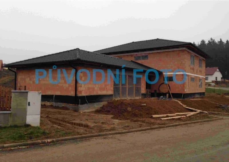 Původní stav - vchod a garáž